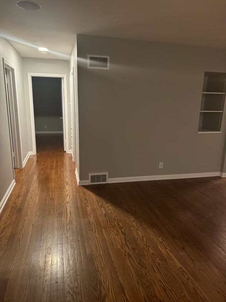 1515 S Kentwood Ave - Photo 4 of 14