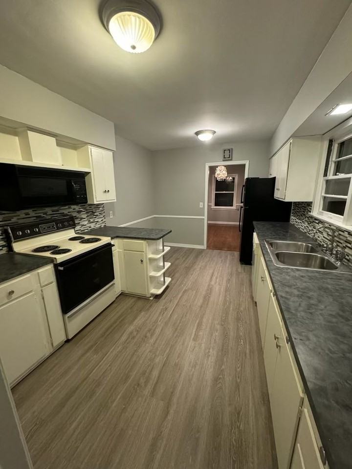 1515 S Kentwood Ave - Photo 5 of 14