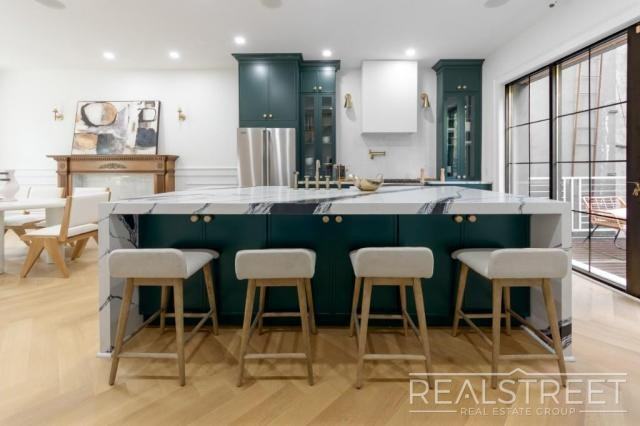 131 Kane St - Photo 2 of 10