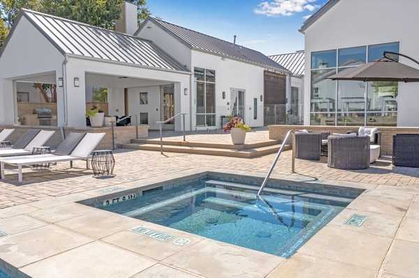 Pavilion Townplace at Inwood Village Apartments - Photo 4 of 50