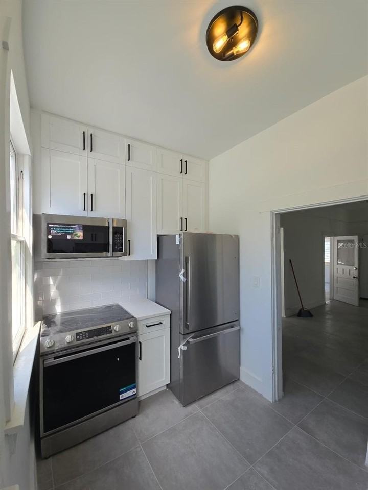 691 10th Avenue South #A - Photo 7 of 18