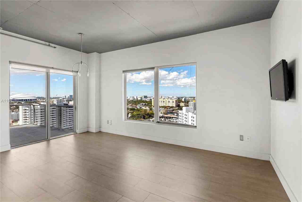 10 Sw South River Dr #1815 - Photo 2 of 8