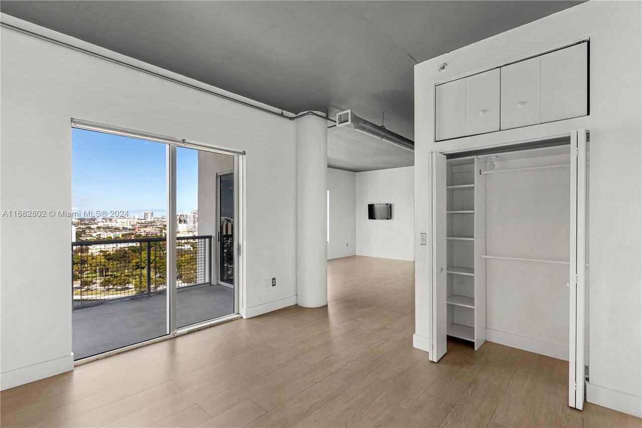 10 Sw South River Dr #1815 - Photo 3 of 8