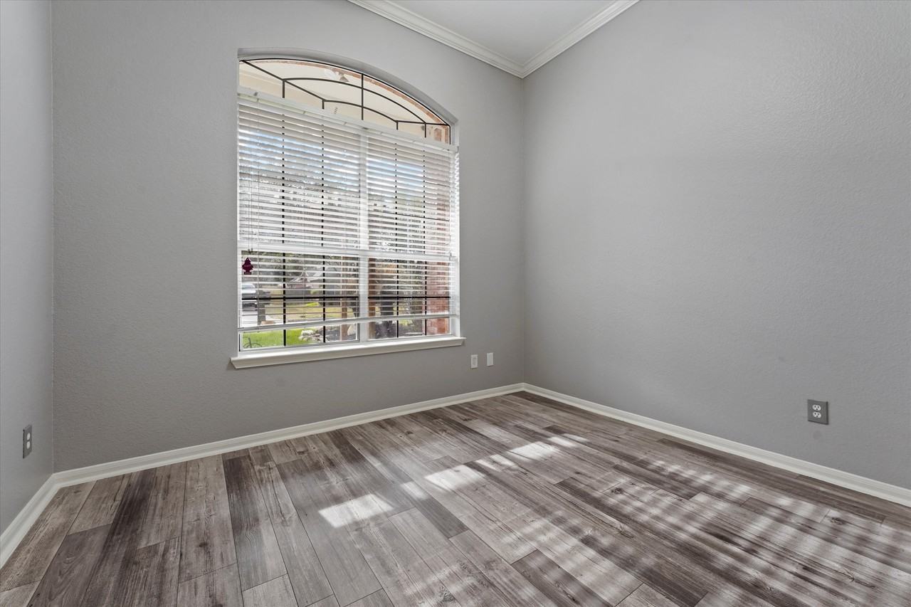 24522 Forest Path Ct - Photo 2 of 4