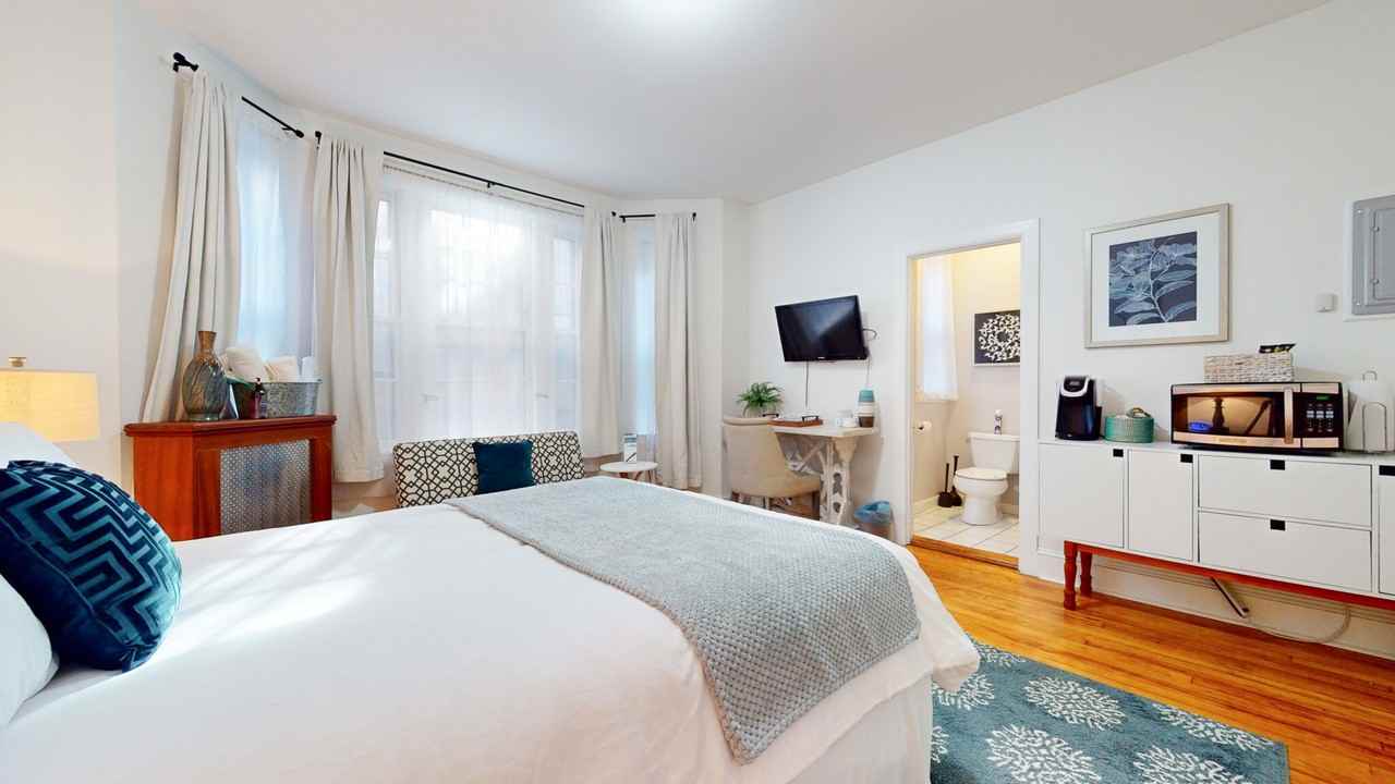 1253 Beacon St #B4 - Photo 3 of 12