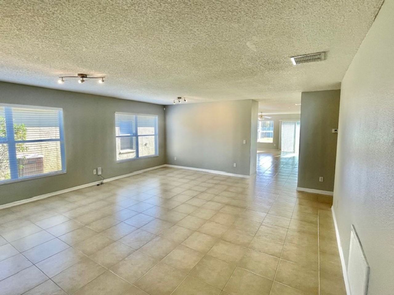 103 Somerset Oaks Ct - Photo 3 of 18