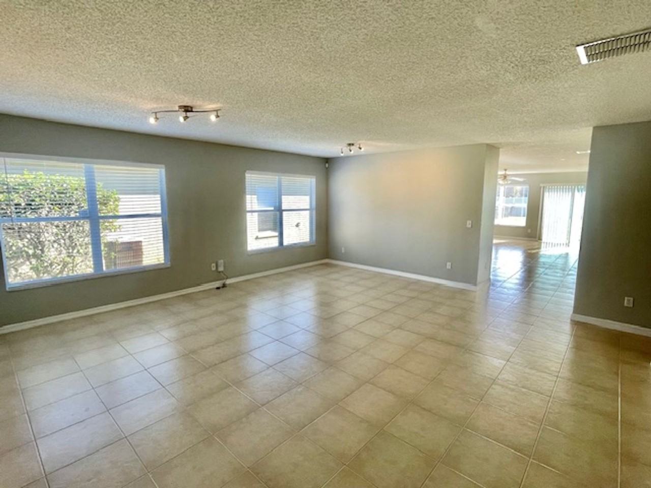 103 Somerset Oaks Ct - Photo 4 of 18