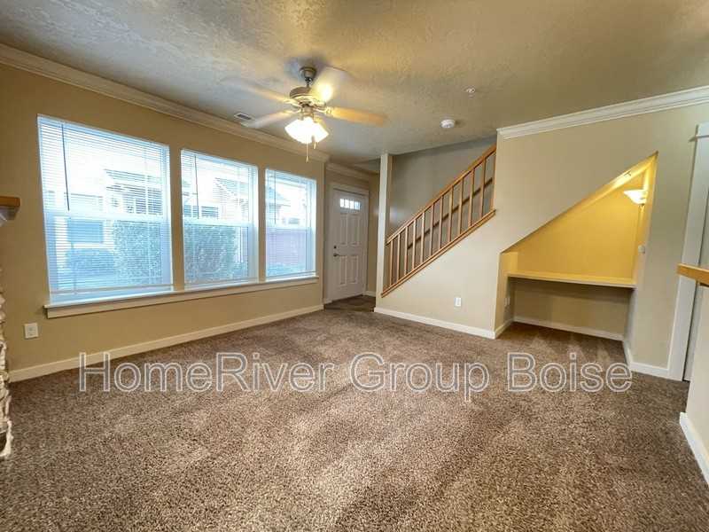 9243 W Brogan Dr - Photo 4 of 20