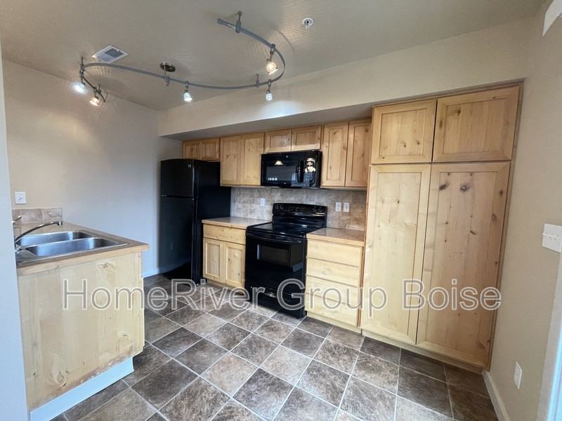 9243 W Brogan Dr - Photo 6 of 20