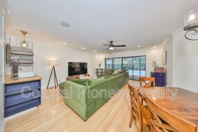 817 Bannockburn Ave - Photo 3 of 44