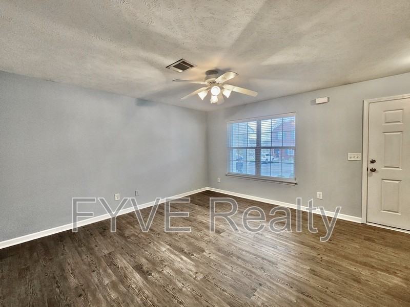 1876 Shaylin Loop - Photo 3 of 25