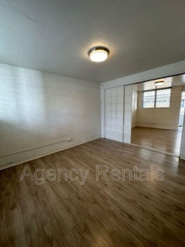 824 University Ave #7 - Photo 2 of 7