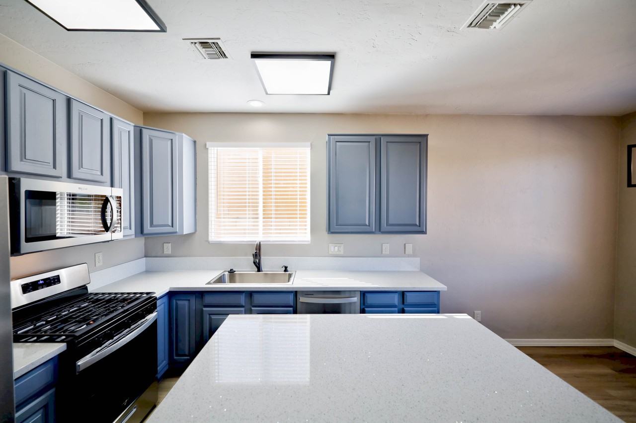 185 N Desert Stream Dr - Photo 3 of 45