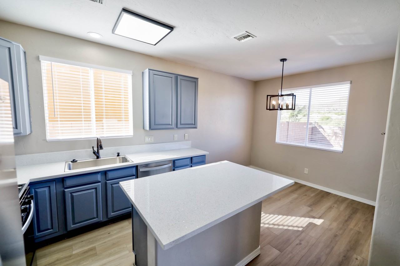 185 N Desert Stream Dr - Photo 2 of 45