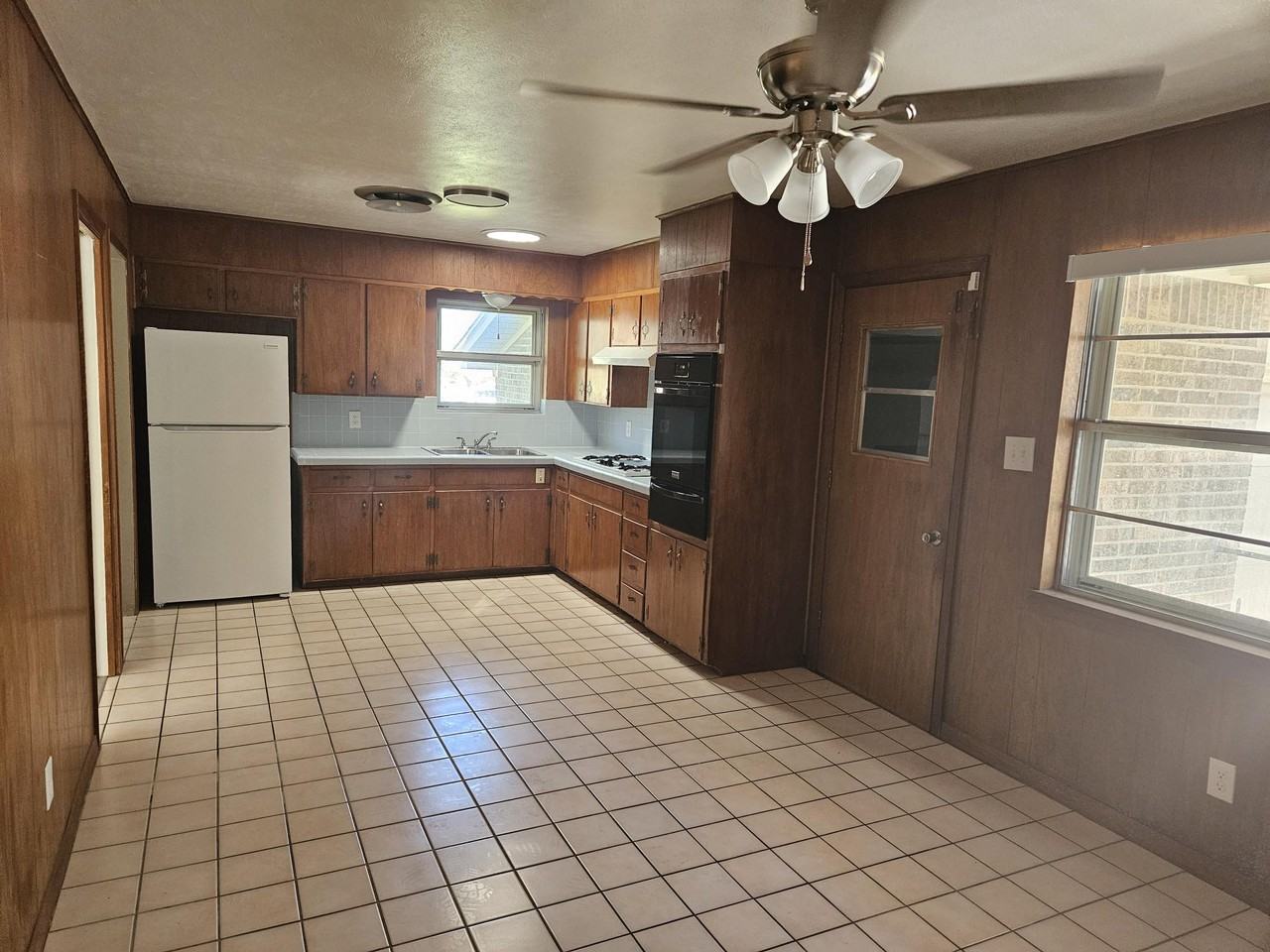 512 Kate St - Photo 2 of 9