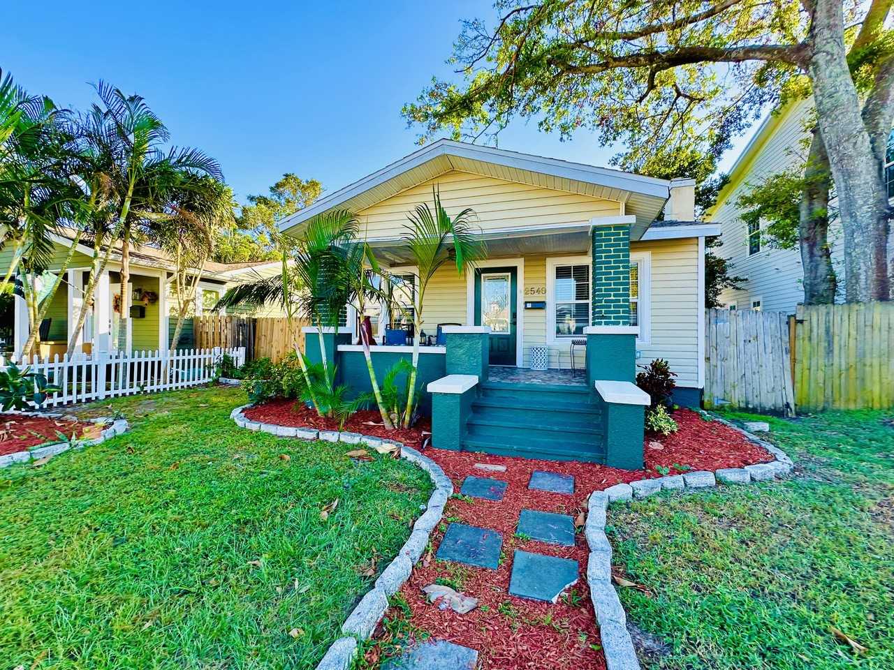 2540 Dartmouth Ave N - Photo 2 of 43