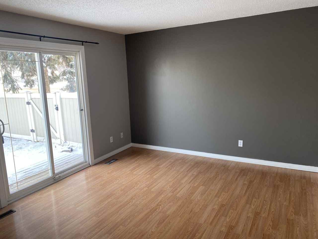 7715 37 Ave Nw - Photo 3 of 10