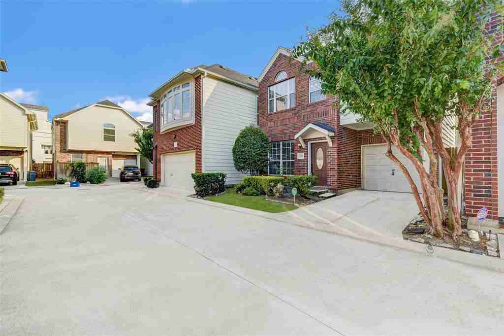 1769 Aden Dr - Photo 2 of 10