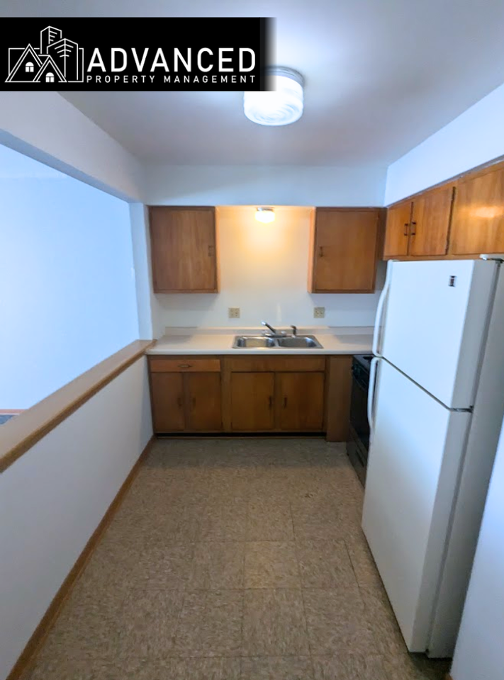 2820 West Kilbourn Avenue - Photo 3 of 5