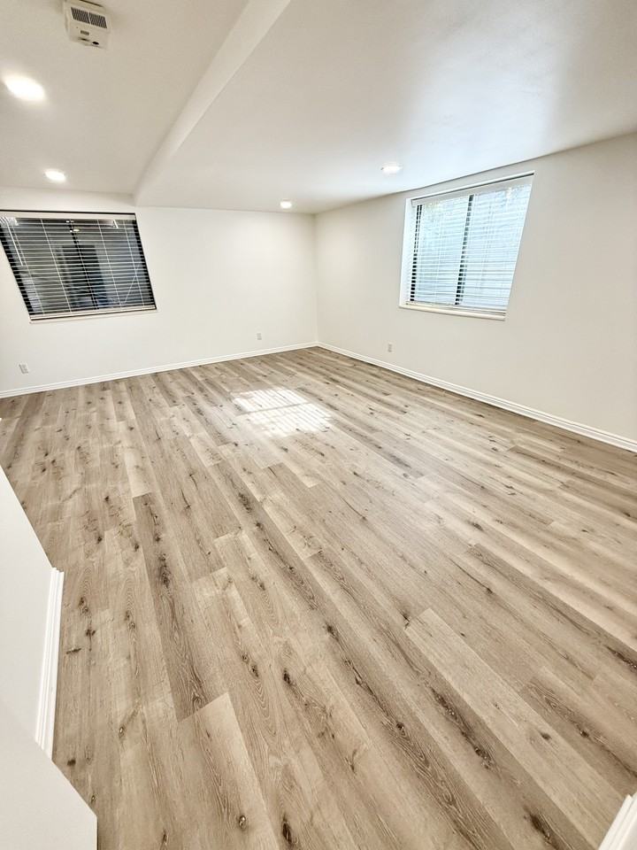 JB 203 - Photo 2 of 38