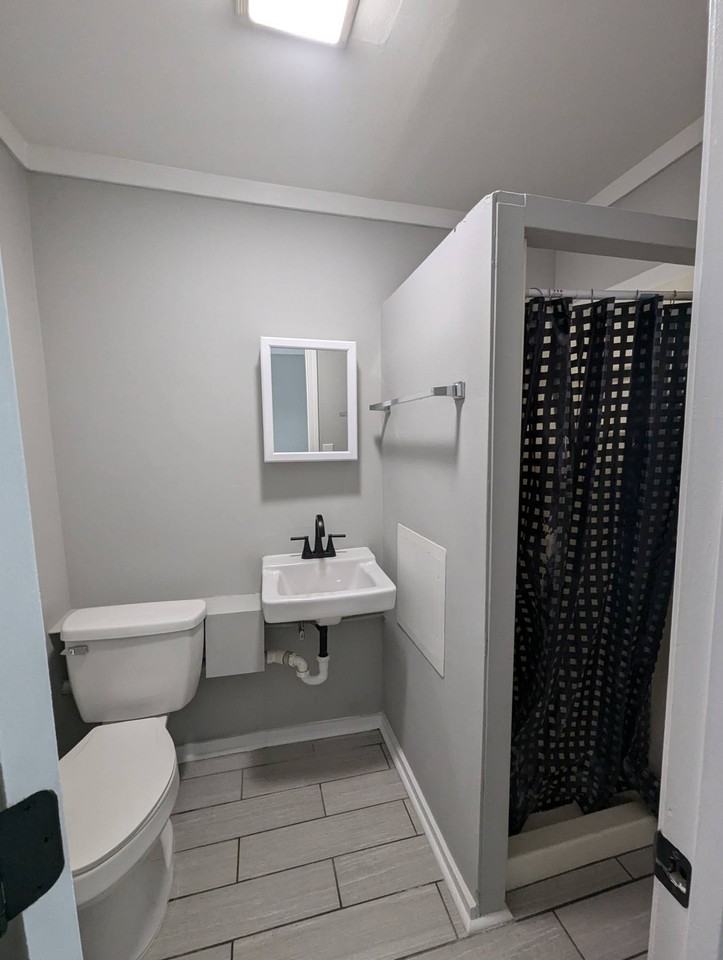 1206 South Salisbury Street - Photo 3 of 11