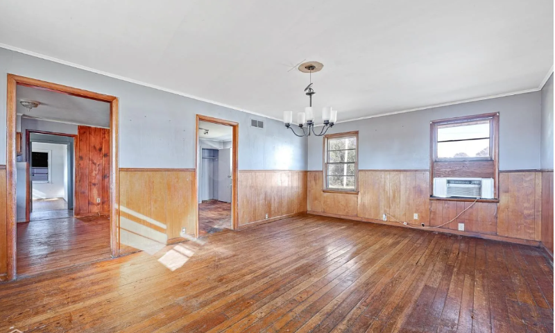 1598 South Division Street - Photo 3 of 6