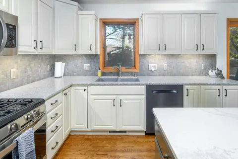 2104 Misty Mountain Ct - Photo 3 of 8