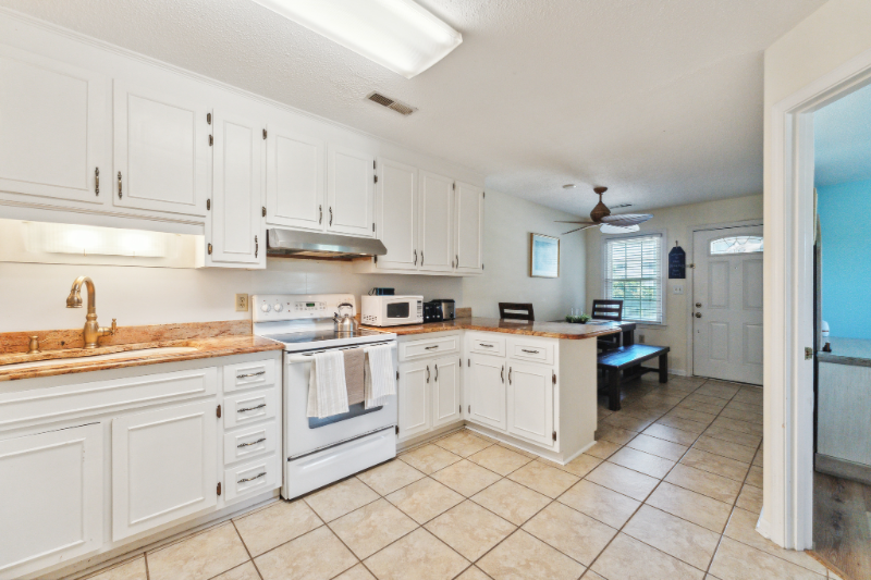 407 23rd Ave N #205 - Photo 4 of 14