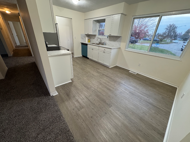 98 Rita Pl - Photo 4 of 10