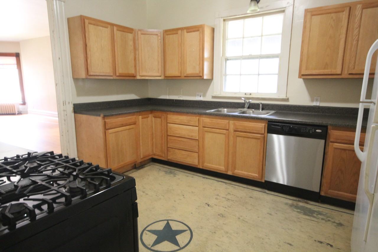 711 Wheaton Ave - Photo 5 of 7