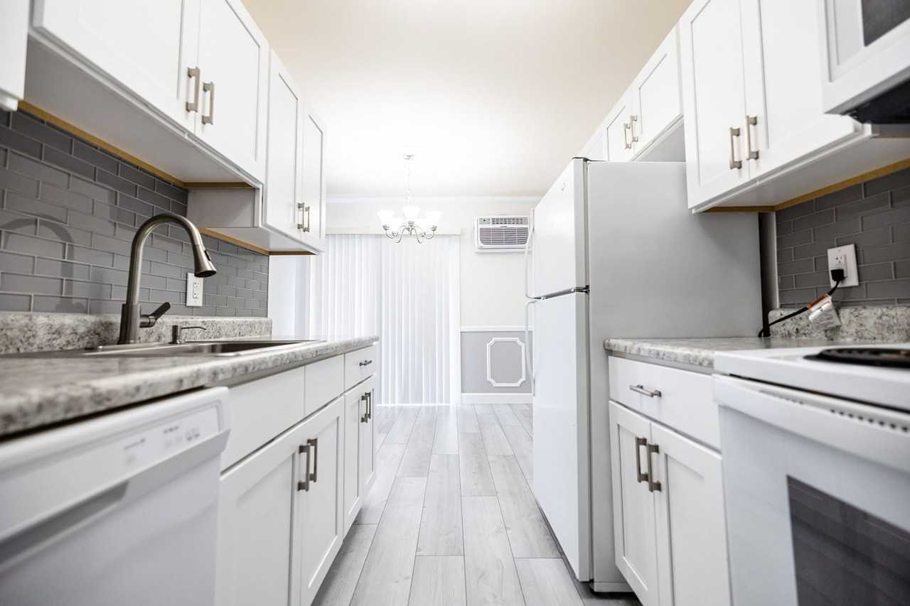 Fox Meadows Apartments - Photo 6 of 11