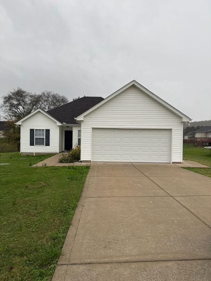 1105 Maxfli Dr - Photo 2 of 12