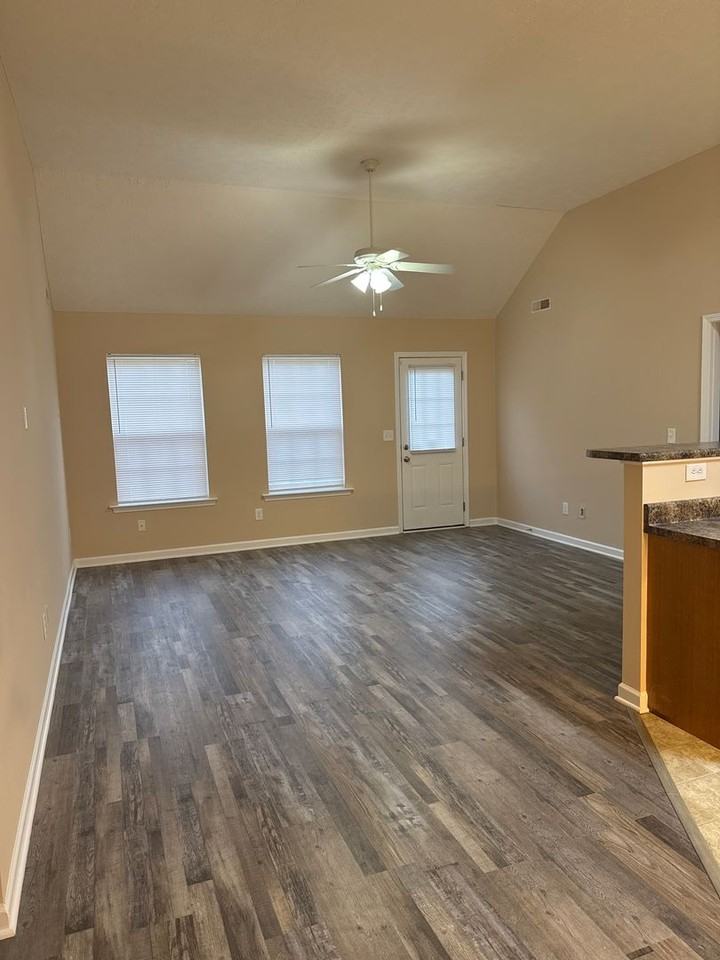 1105 Maxfli Dr - Photo 3 of 12