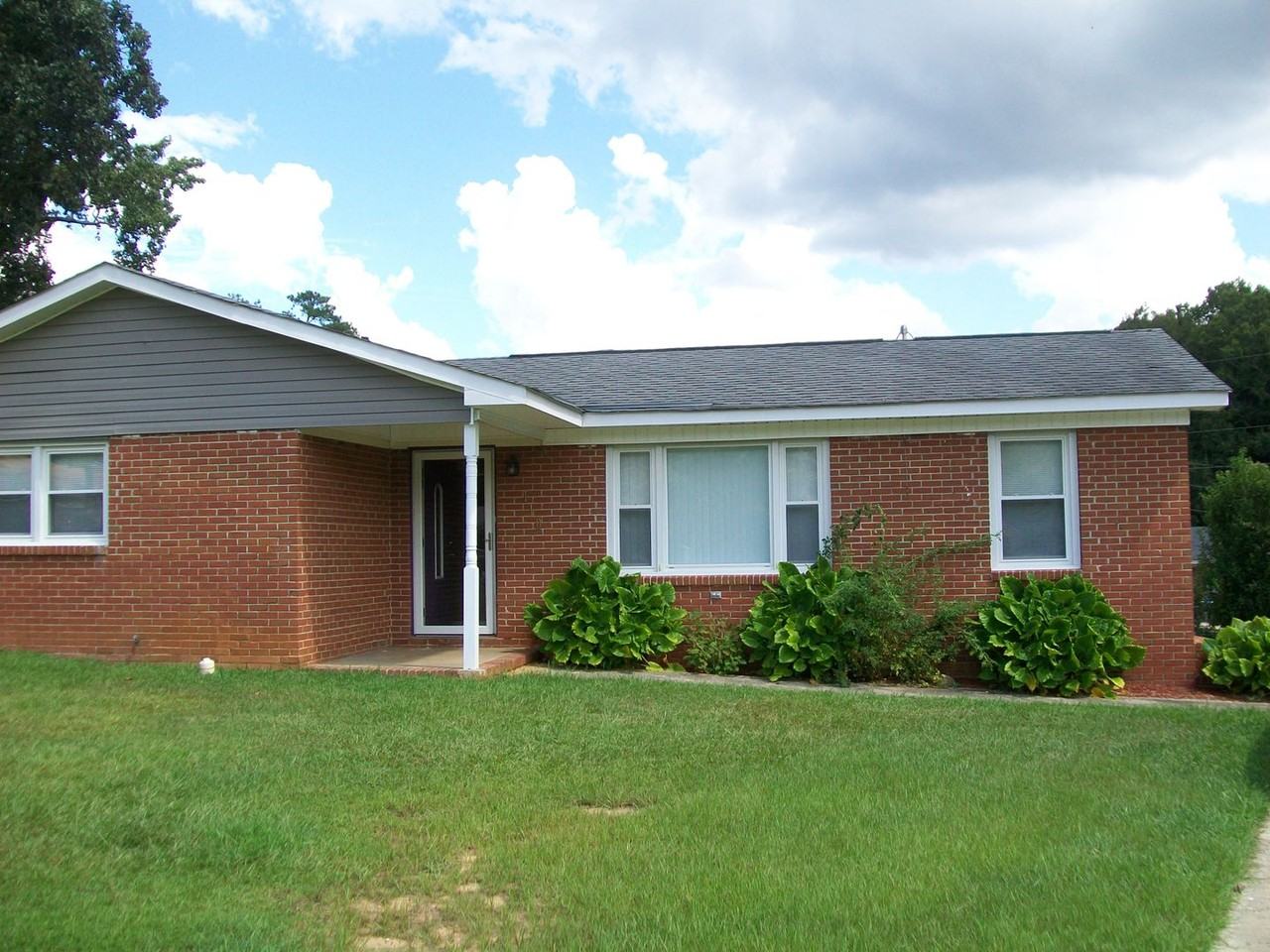 110 Woodlock Ln - Photo 2 of 14