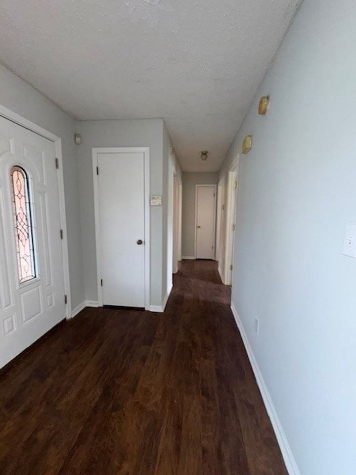 110 Woodlock Ln - Photo 3 of 14