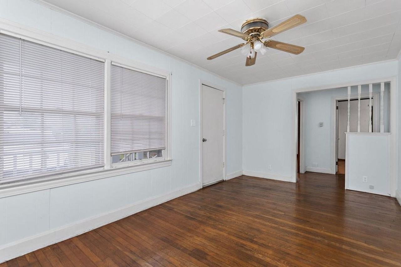 203 Rosewood Cir - Photo 2 of 10