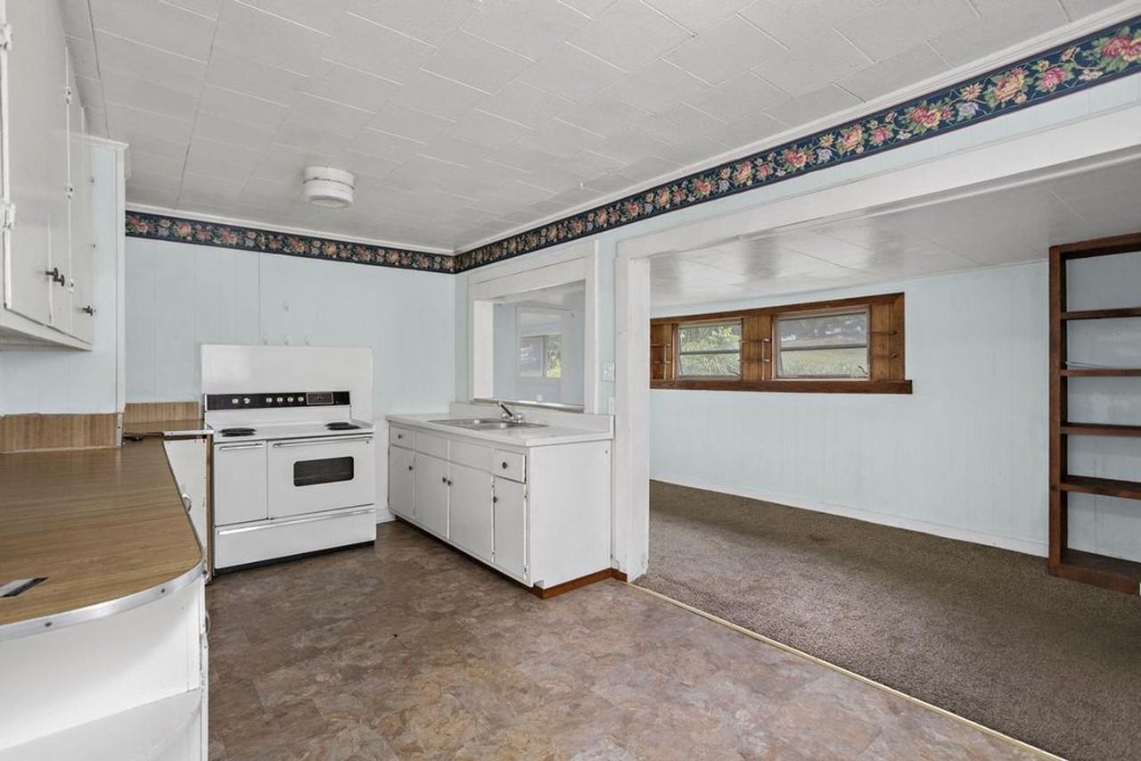 203 Rosewood Cir - Photo 3 of 10