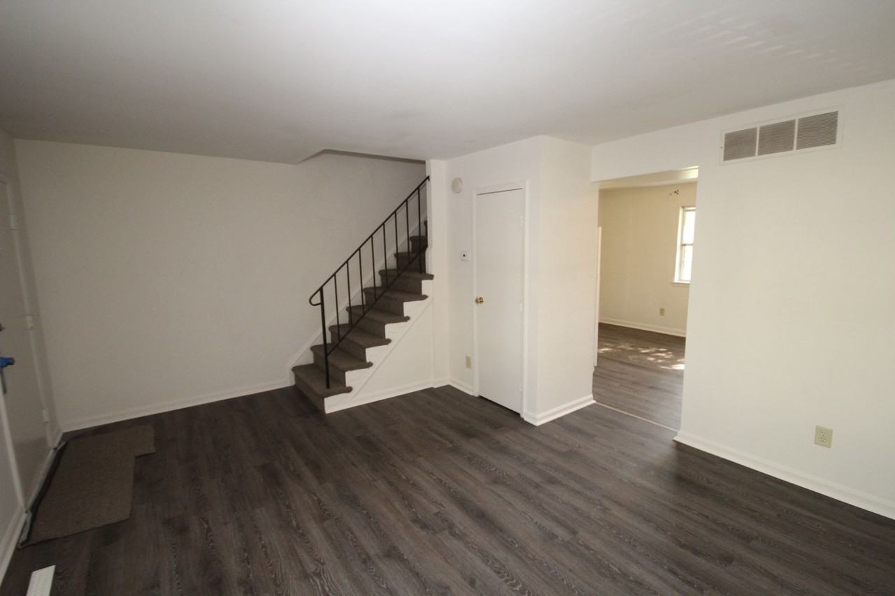 1473 Charlestown Dr - Photo 3 of 21