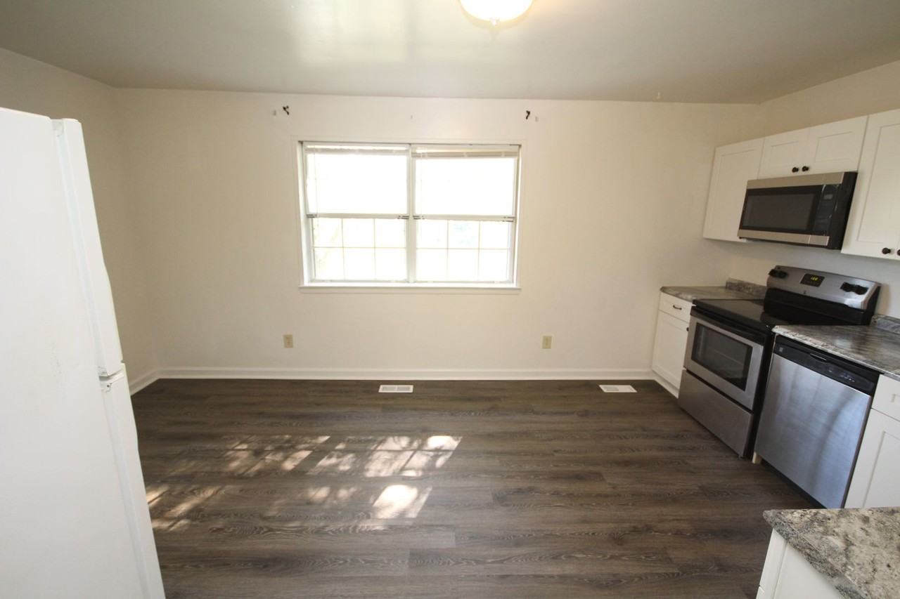 1473 Charlestown Dr - Photo 4 of 21