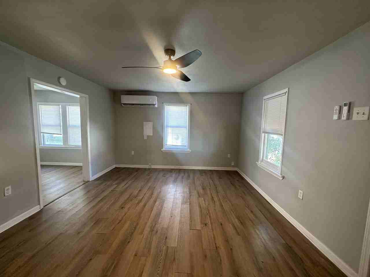 734 18th St - Photo 2 of 9