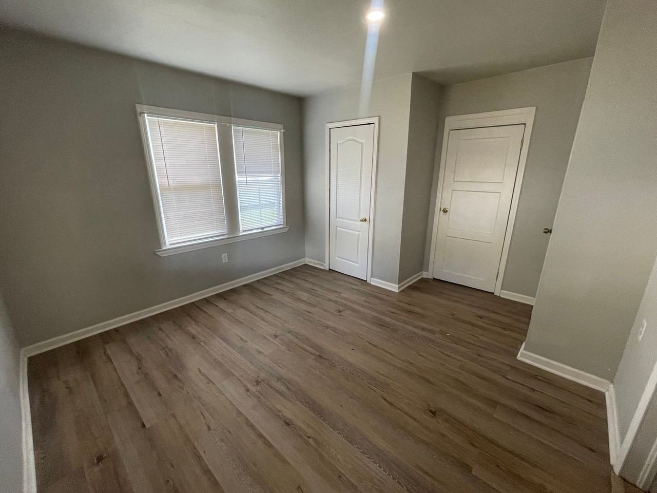 734 18th St - Photo 3 of 9