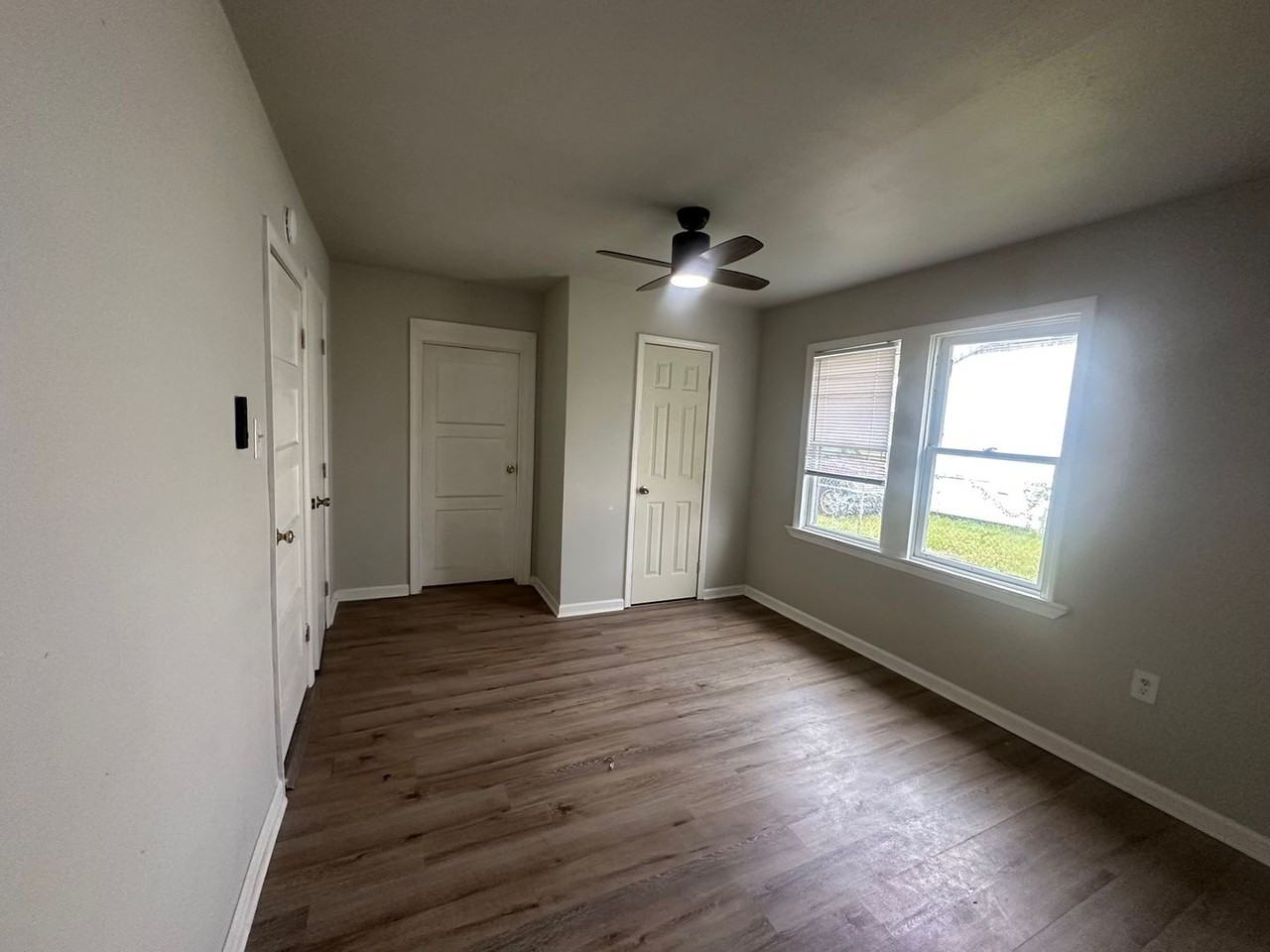 734 18th St - Photo 4 of 9