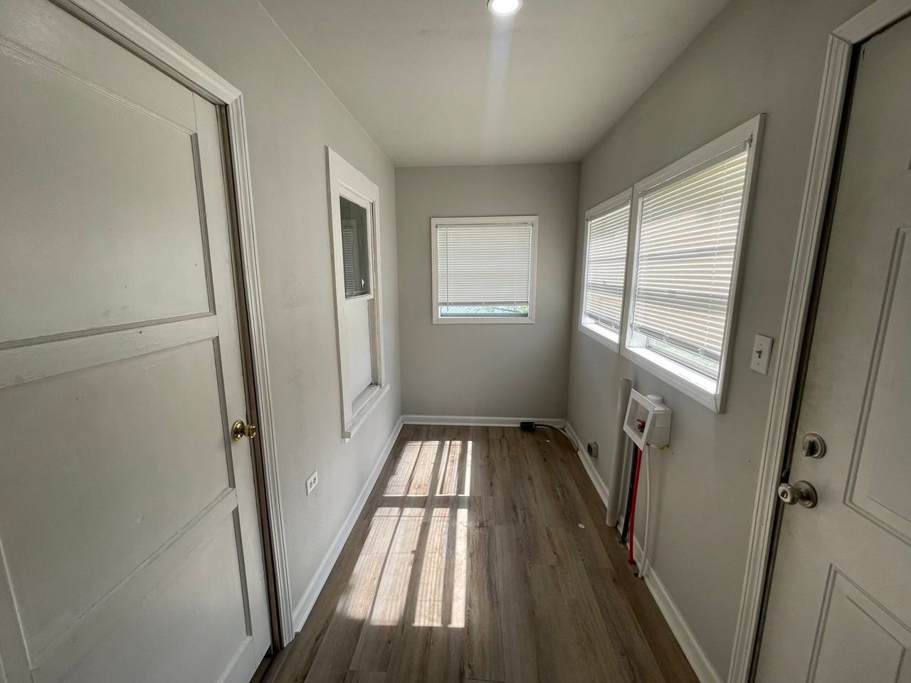 734 18th St - Photo 5 of 9