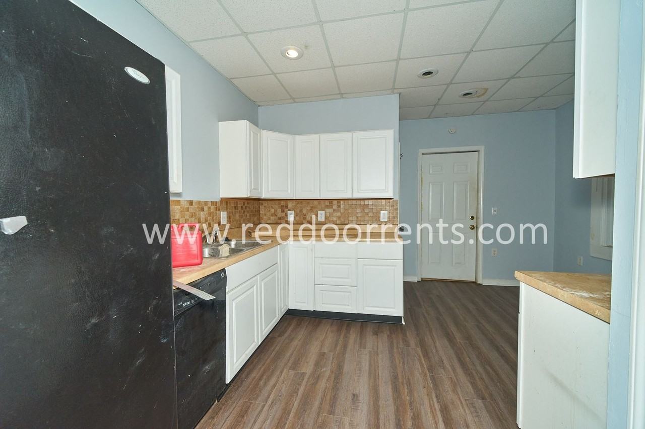 736 E Morris St - Photo 3 of 18