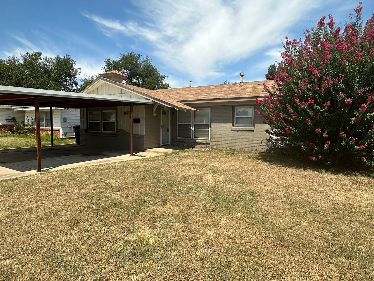 1025 Sw 57th St - Photo 2 of 24