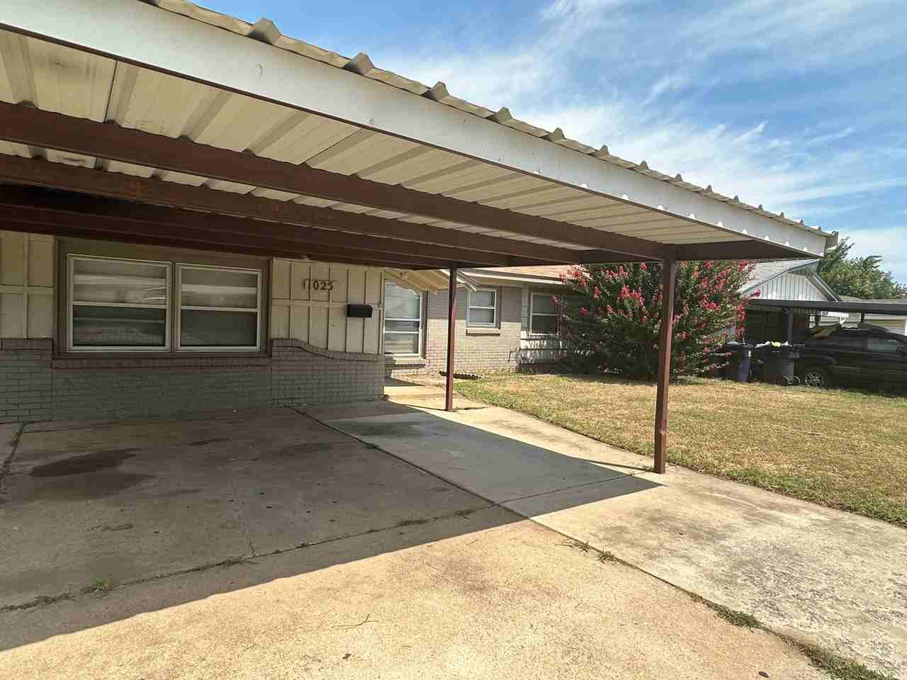 1025 Sw 57th St - Photo 3 of 24