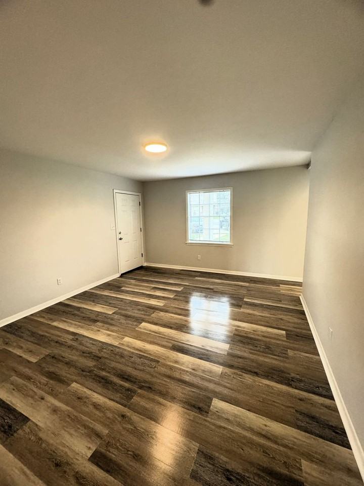 206 Cloverleaf Dr #6 - Photo 2 of 9