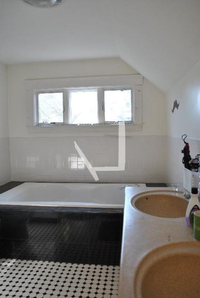 55 Gardner St - Photo 6 of 18