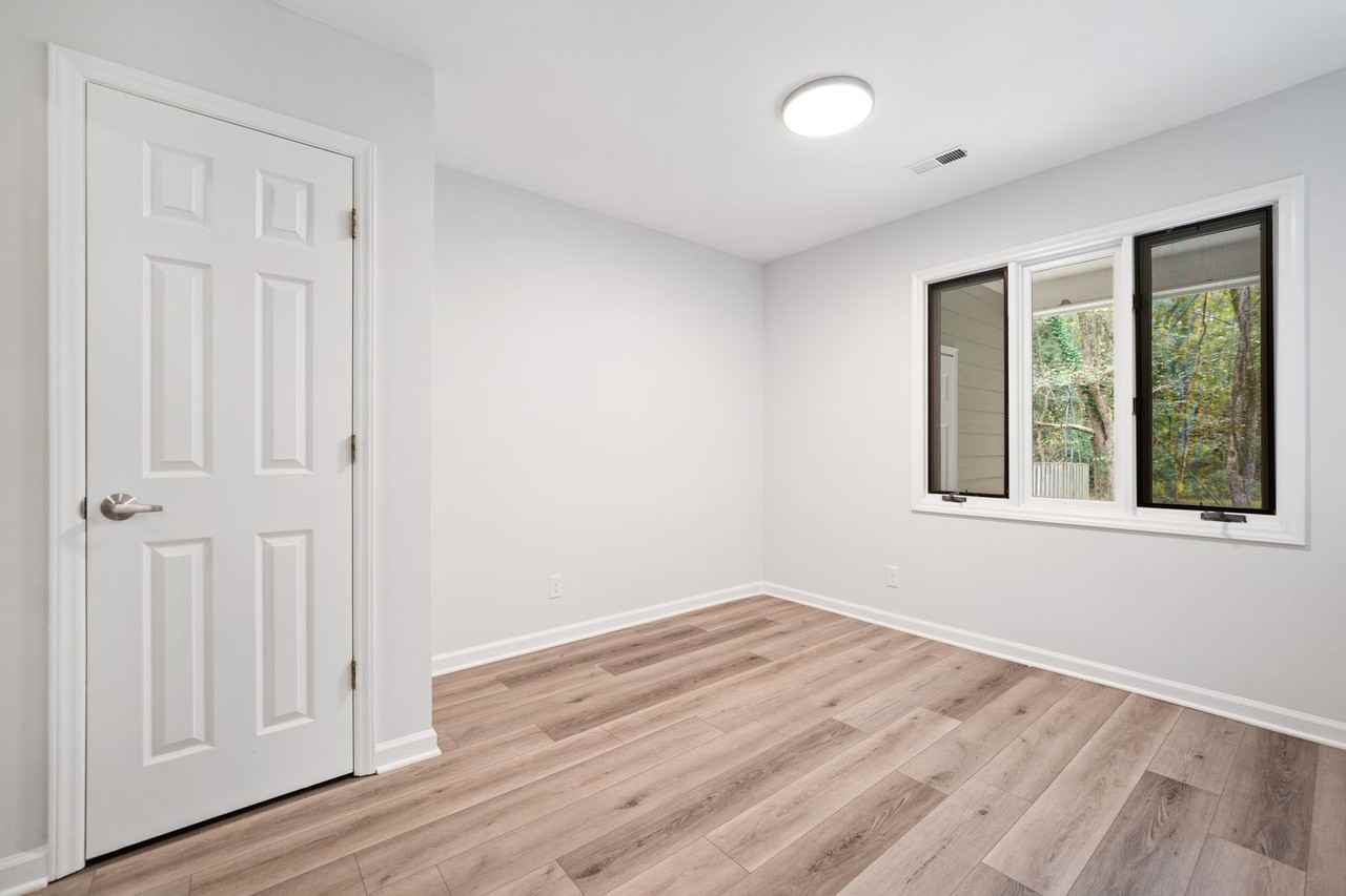 4330 Pin Oak Dr - Photo 4 of 17