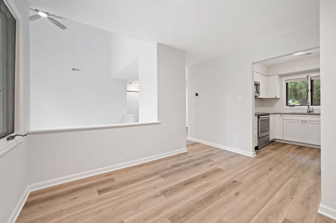 4330 Pin Oak Dr - Photo 5 of 17